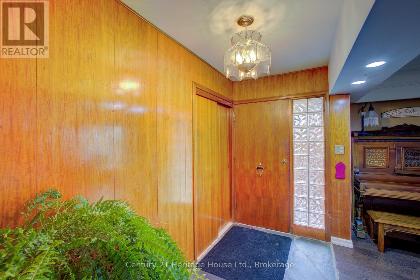 252 Durham Road W, West Grey, Ontario  N0G 1R0 - Photo 4 - X13441372