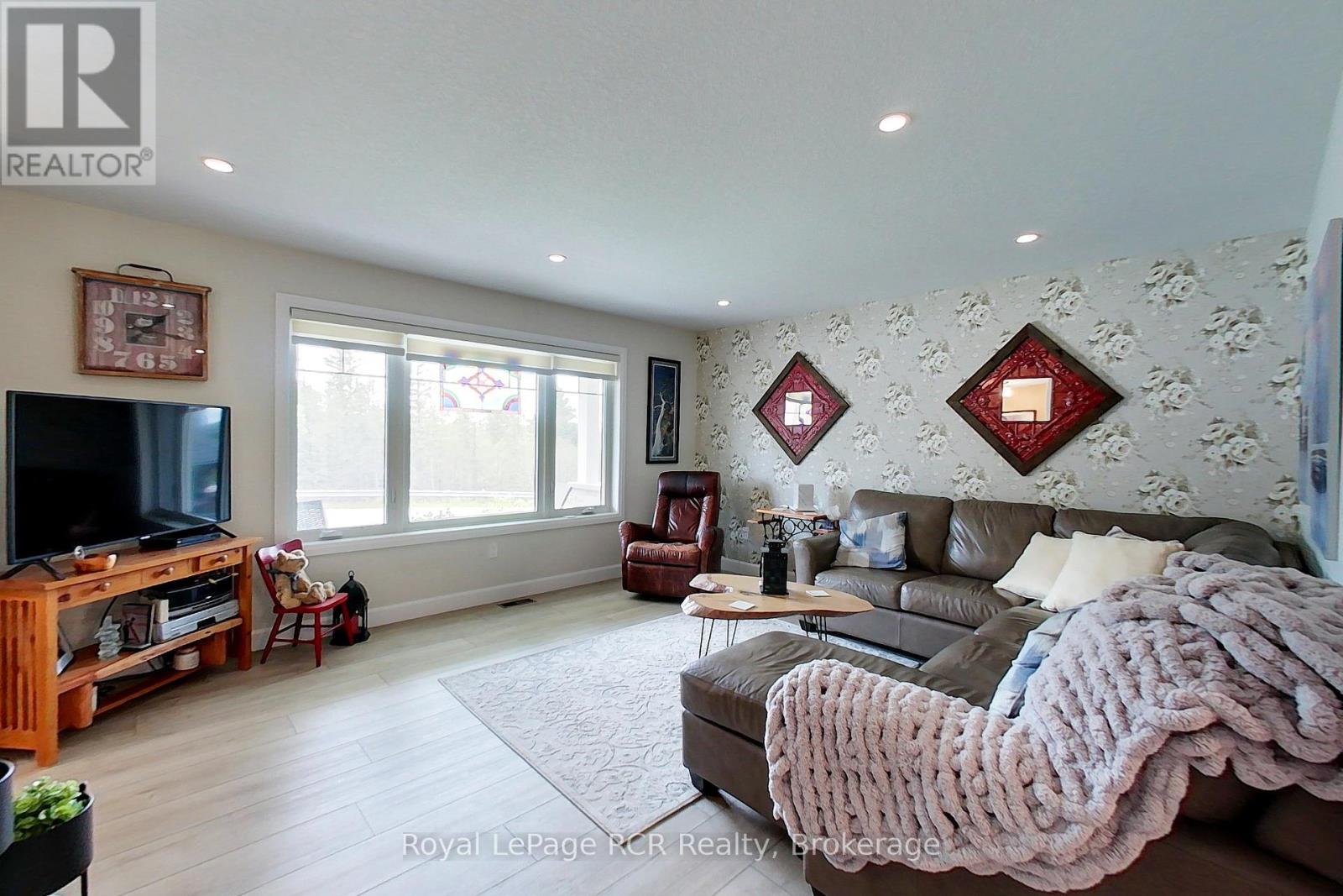 855 17th Street, Hanover, Ontario  N4N 3B8 - Photo 4 - X13441848