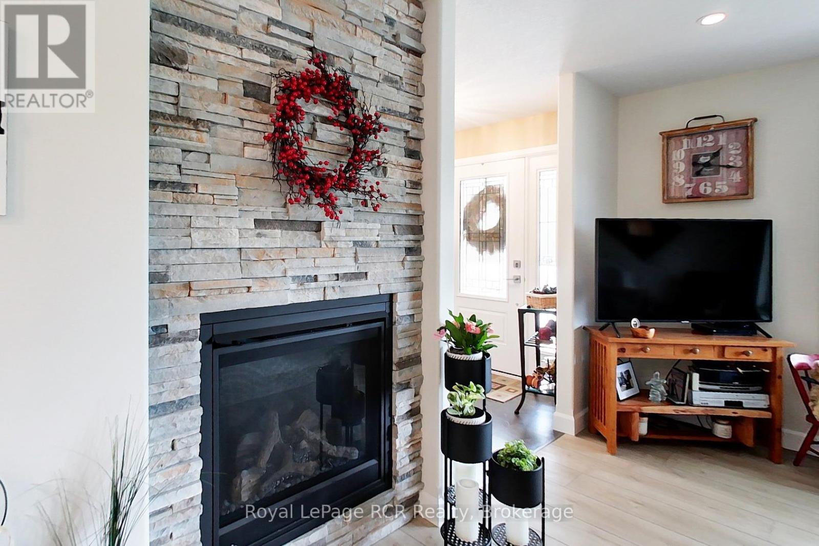 855 17th Street, Hanover, Ontario  N4N 3B8 - Photo 5 - X13441848