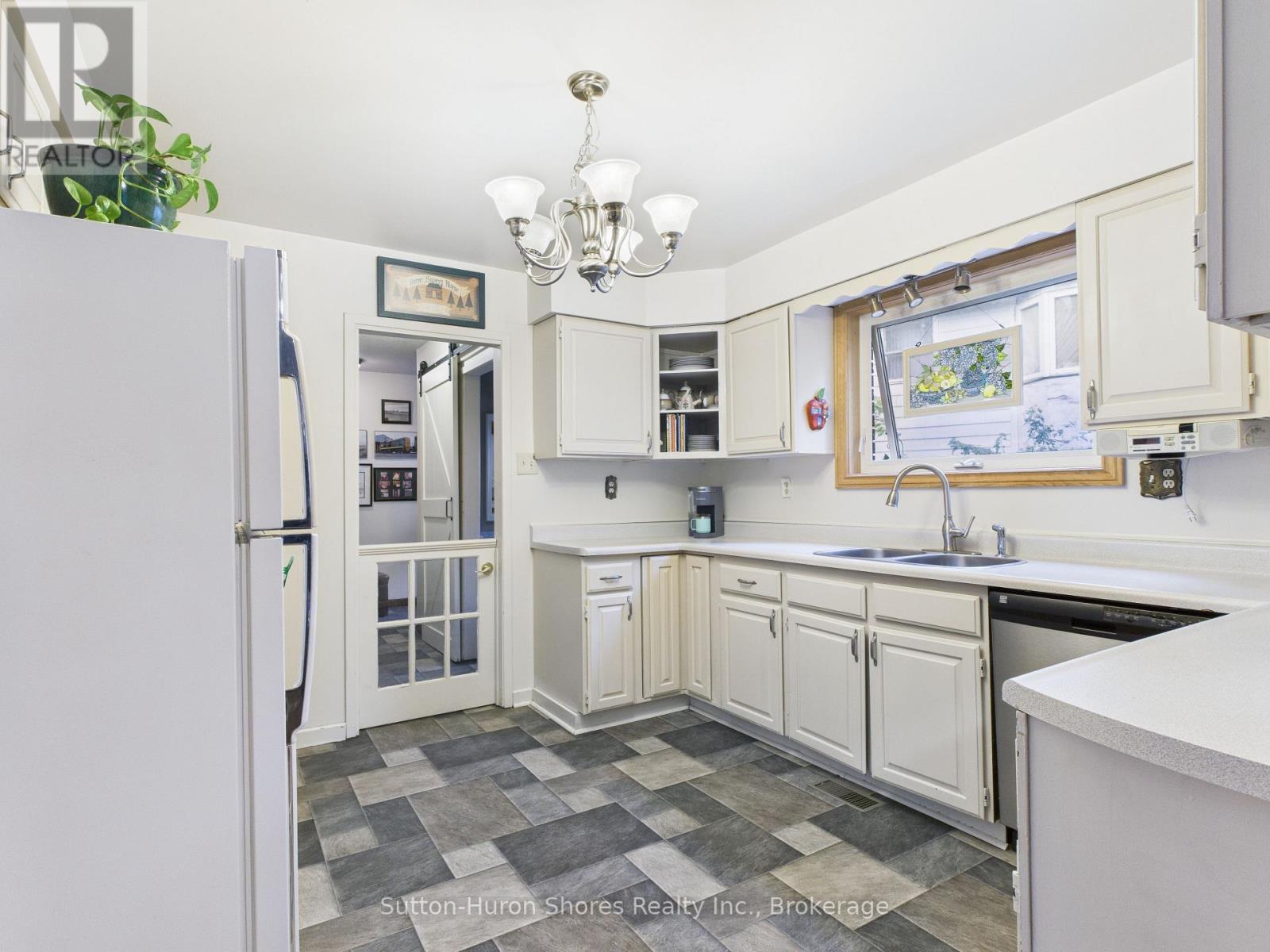341 Wellington Street, Saugeen Shores, Ontario  N0H 2C4 - Photo 14 - X13443298