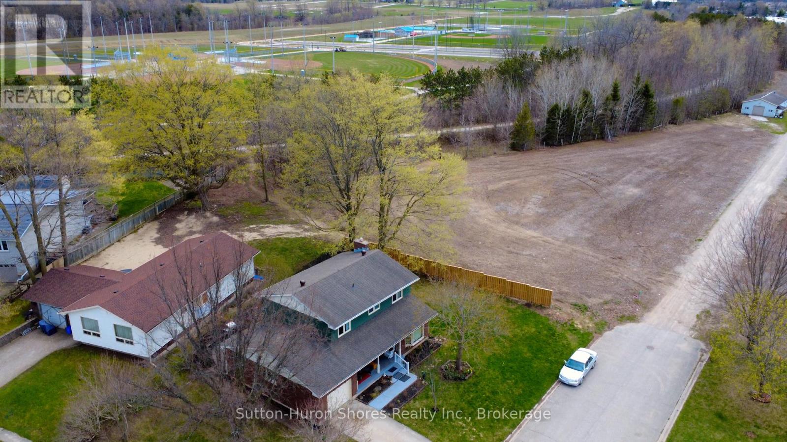 341 Wellington Street, Saugeen Shores, Ontario  N0H 2C4 - Photo 2 - X13443298
