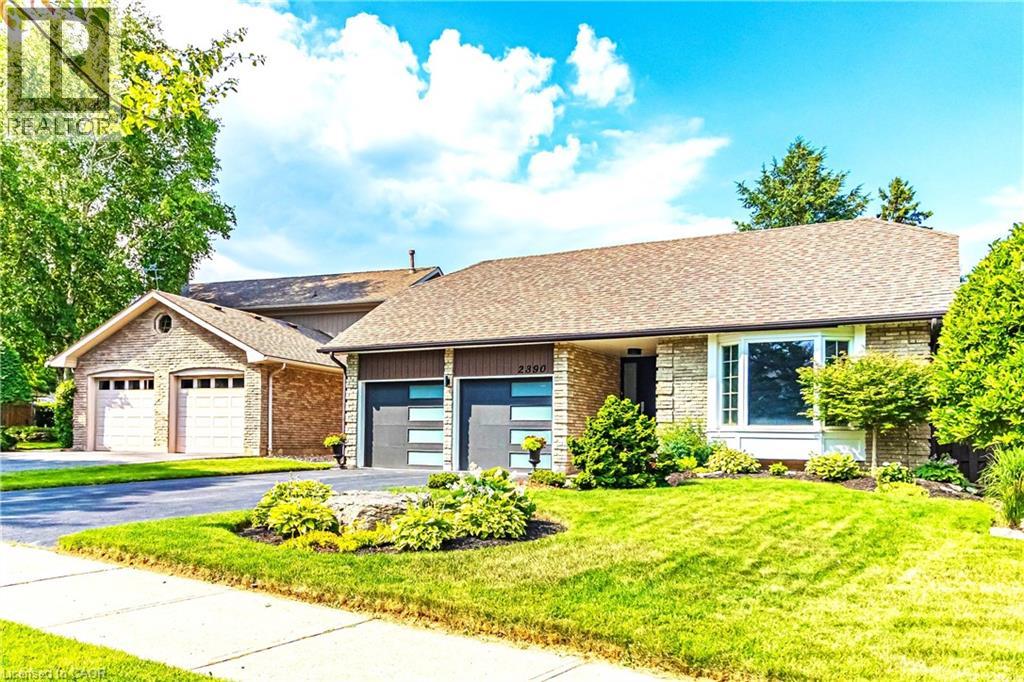 2390 Sinclair Circle, Burlington, Ontario  L7P 3C3 - Photo 2 - 40839736