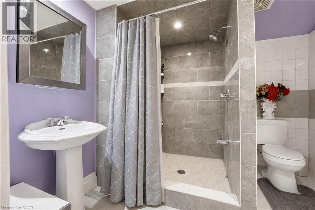 15 Talia Court, Hamilton, Ontario  L6E 4X8 - Photo 19 - 40839865