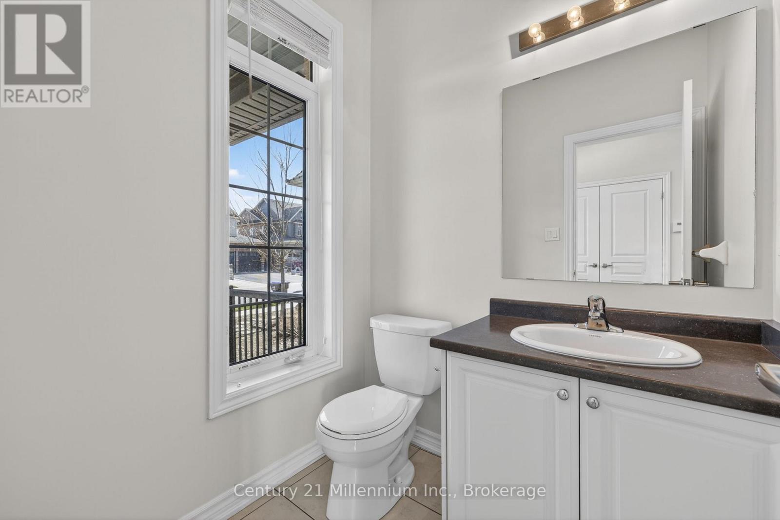 18 Marks Road, Springwater, Ontario  L9X 1A8 - Photo 7 - S13446168