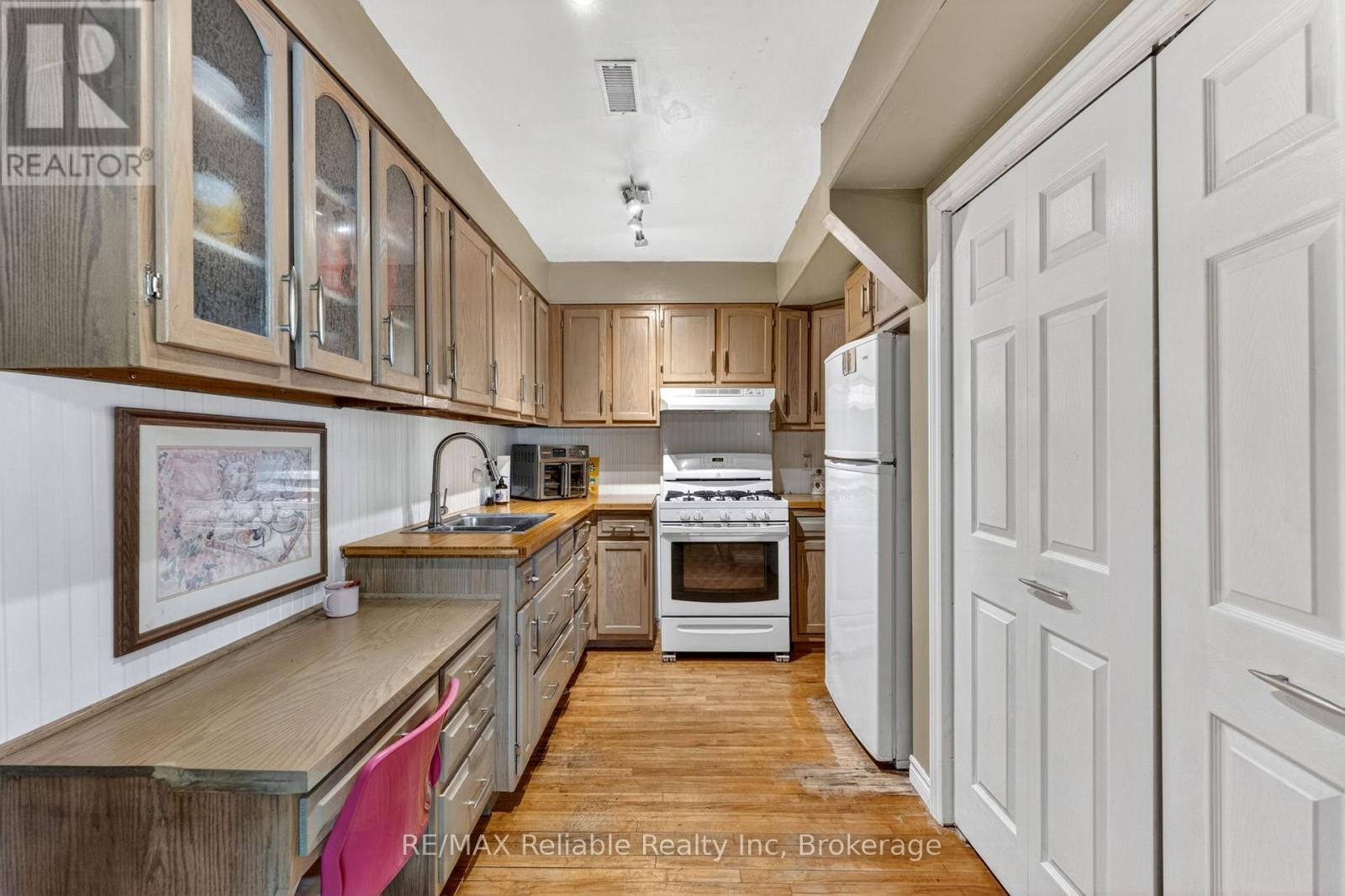 31 London Road, Bluewater, Ontario  N0M 1J0 - Photo 12 - X13446122