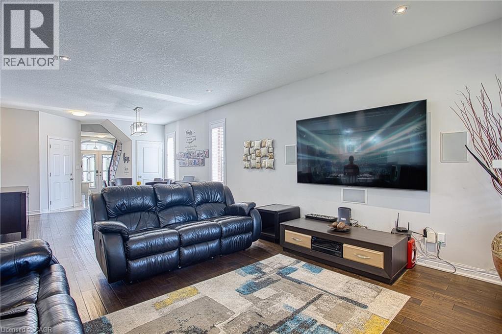 17 Narbonne Crescent, Stoney Creek, Ontario  L8J 0J7 - Photo 13 - 40839409