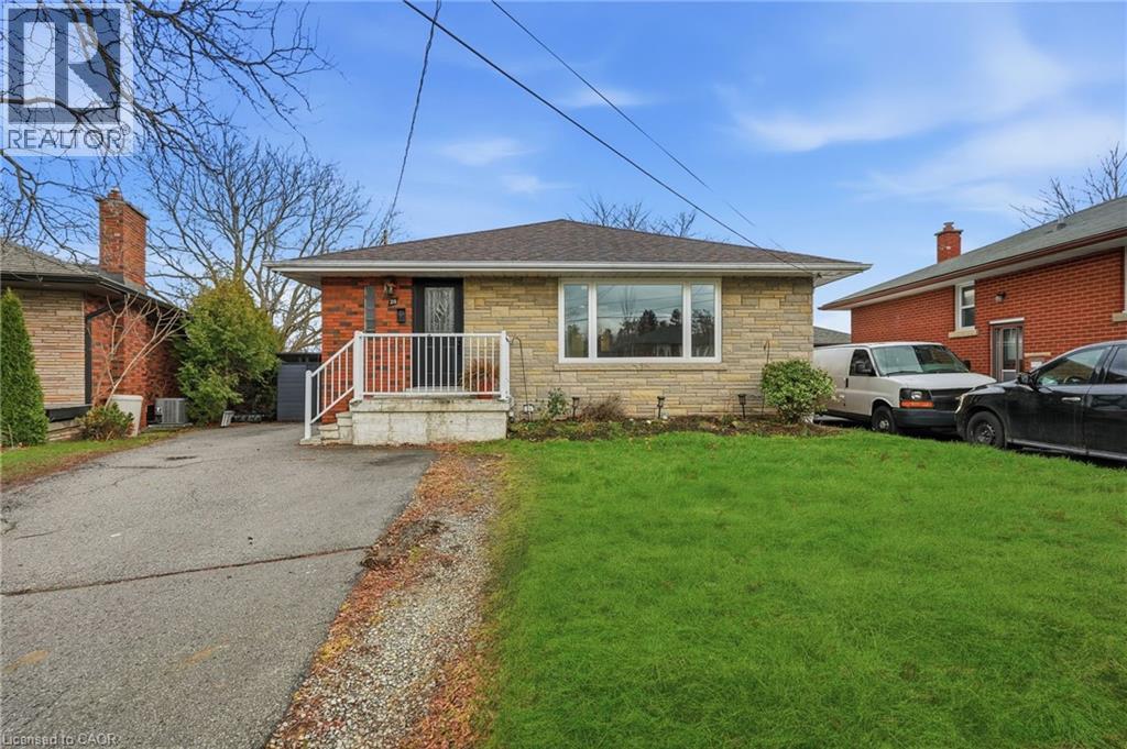 20 Nelligan Place, Hamilton, Ontario  L8K 4X7 - Photo 2 - 40837504