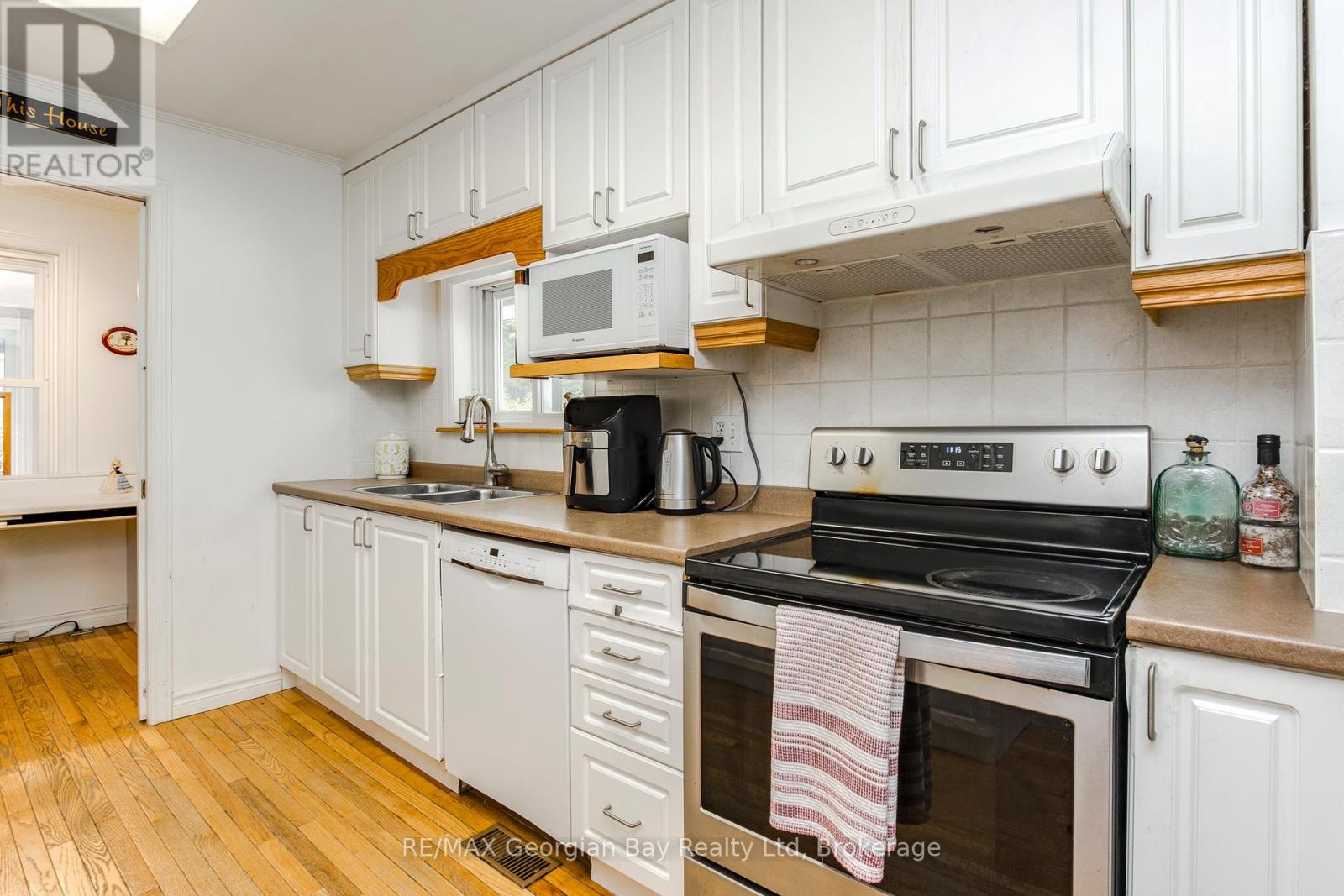 178 Church Street, Penetanguishene, Ontario  L9M 1E6 - Photo 6 - S13446382