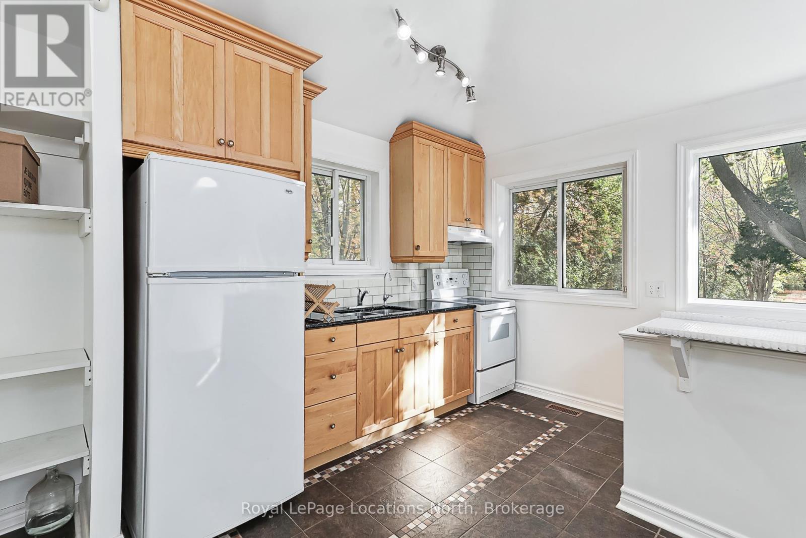 213 Marsh Street, Blue Mountains, Ontario  N0H 1J0 - Photo 9 - X13446688