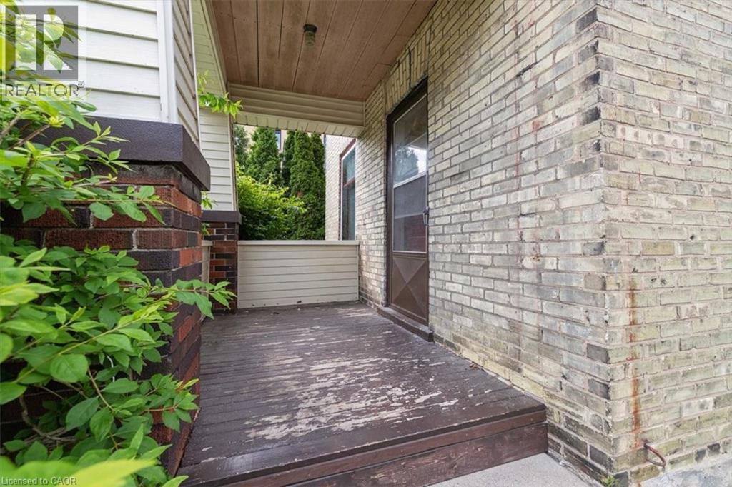 427 Duke Street W, Kitchener, Ontario  N2H 3Y6 - Photo 3 - 40838864