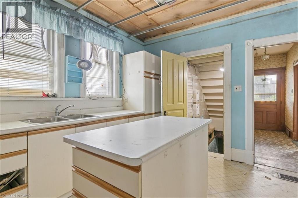 427 Duke Street W, Kitchener, Ontario  N2H 3Y6 - Photo 7 - 40838864