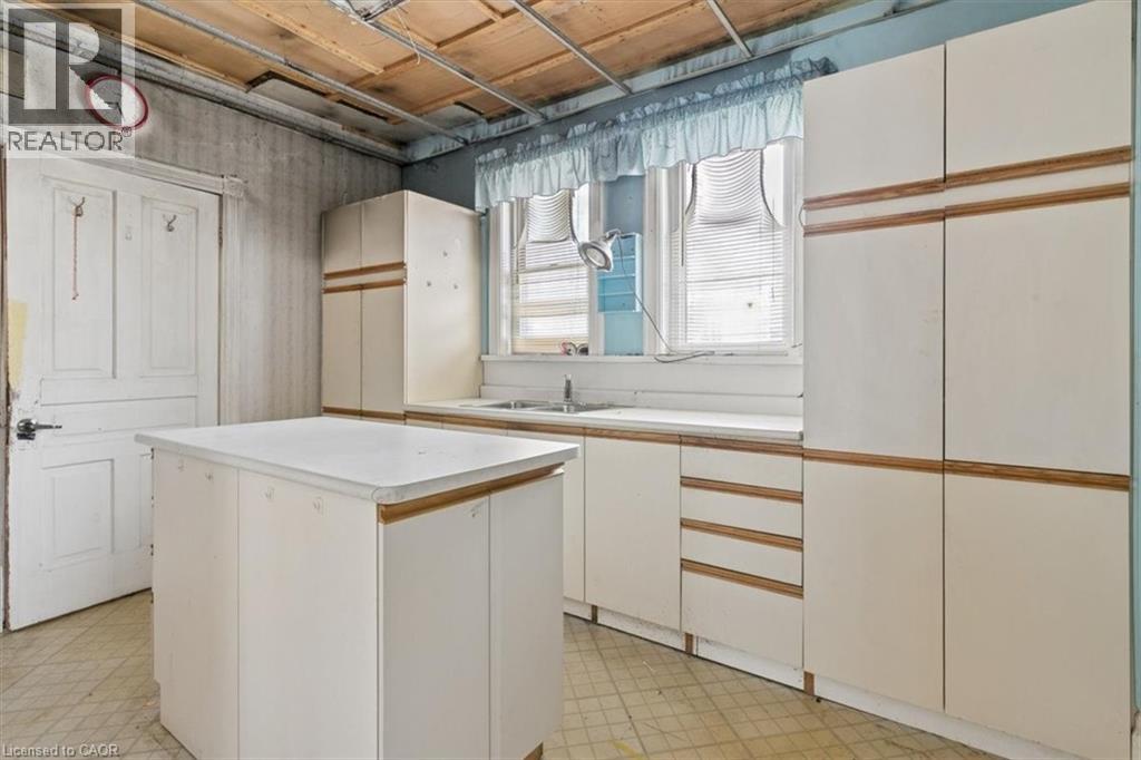 427 Duke Street W, Kitchener, Ontario  N2H 3Y6 - Photo 8 - 40838864