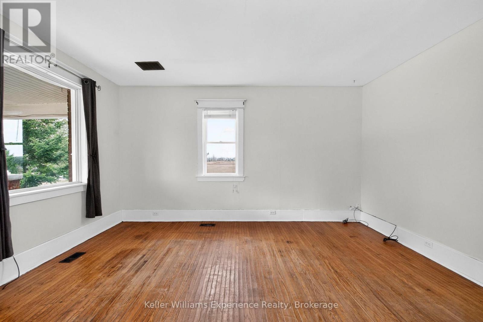 2936 Flos 6 Road W, Springwater, Ontario  L0L 1P0 - Photo 18 - S13446826