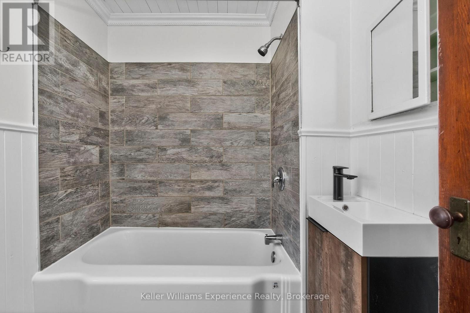 2936 Flos 6 Road W, Springwater, Ontario  L0L 1P0 - Photo 31 - S13446826