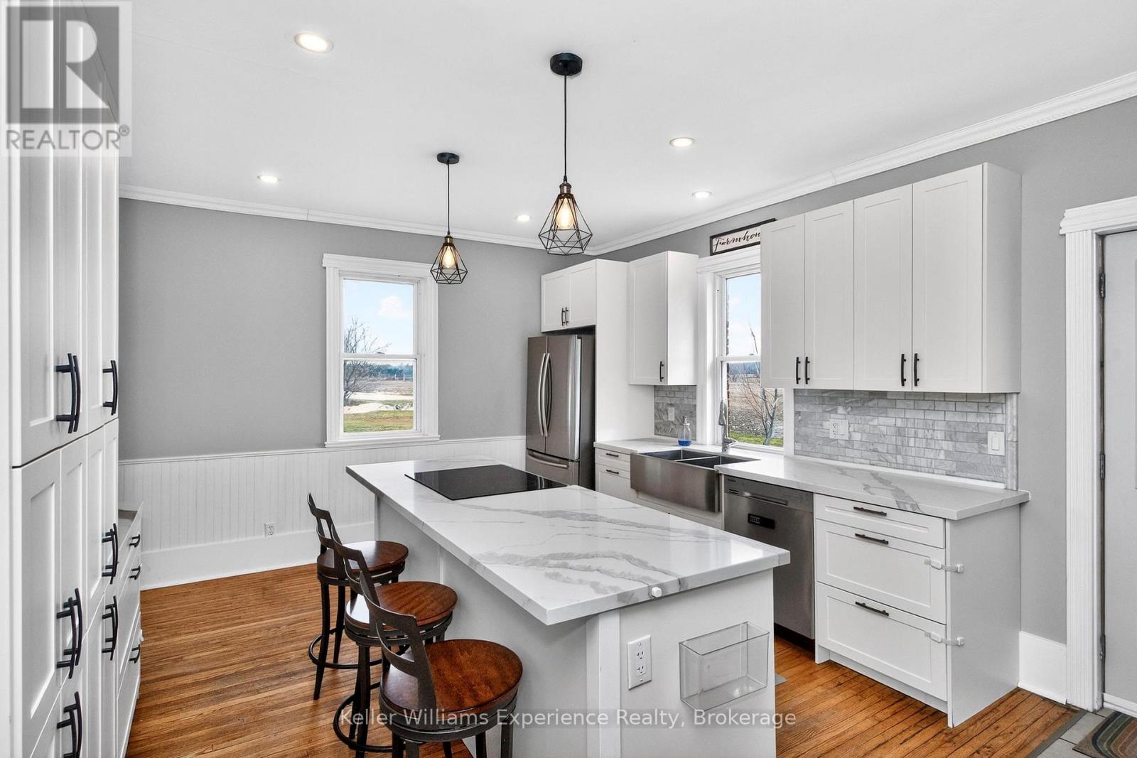 2936 Flos 6 Road W, Springwater, Ontario  L0L 1P0 - Photo 5 - S13446826