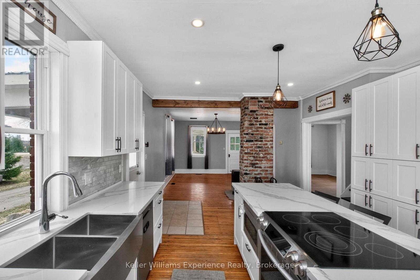 2936 Flos 6 Road W, Springwater, Ontario  L0L 1P0 - Photo 9 - S13446826