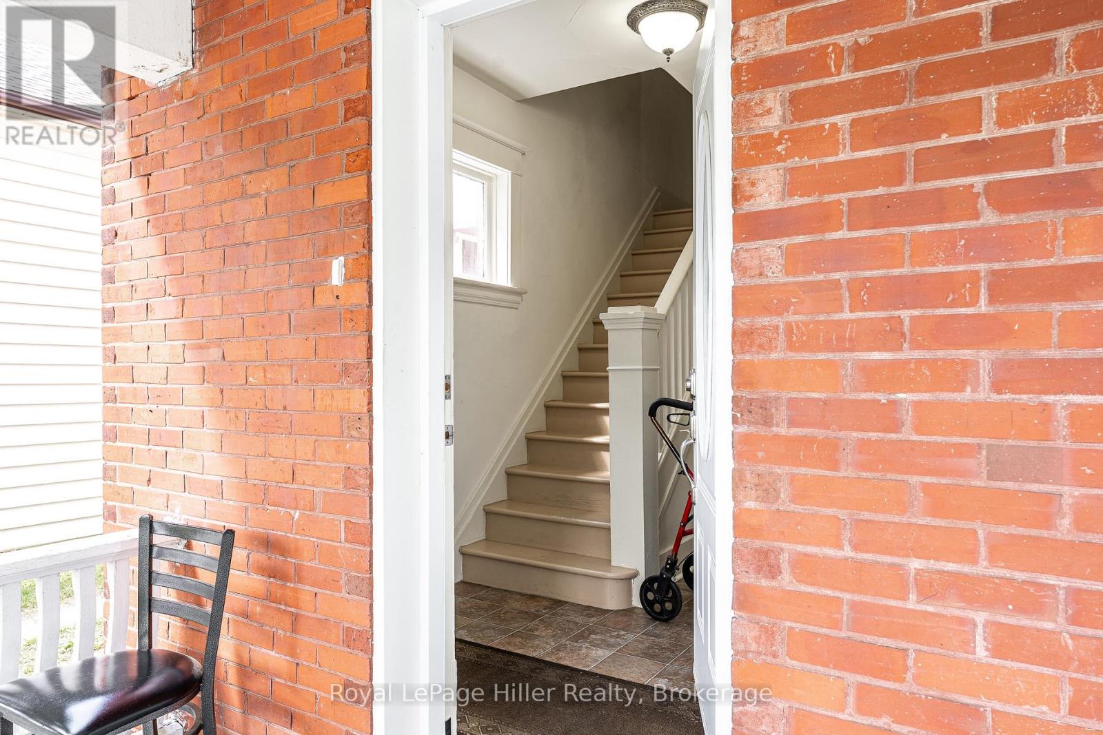 42 Home Street, Stratford, Ontario  N5A 1Z7 - Photo 4 - X13447224