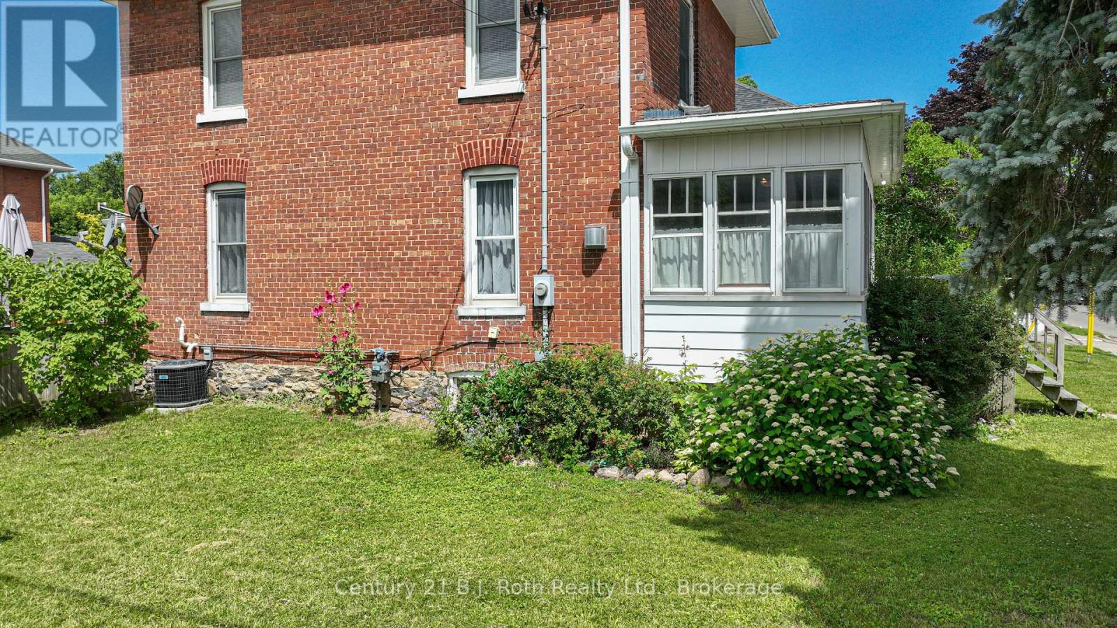 33 Sussex Street S, Kawartha Lakes, Ontario  K9V 3E7 - Photo 3 - X13447950