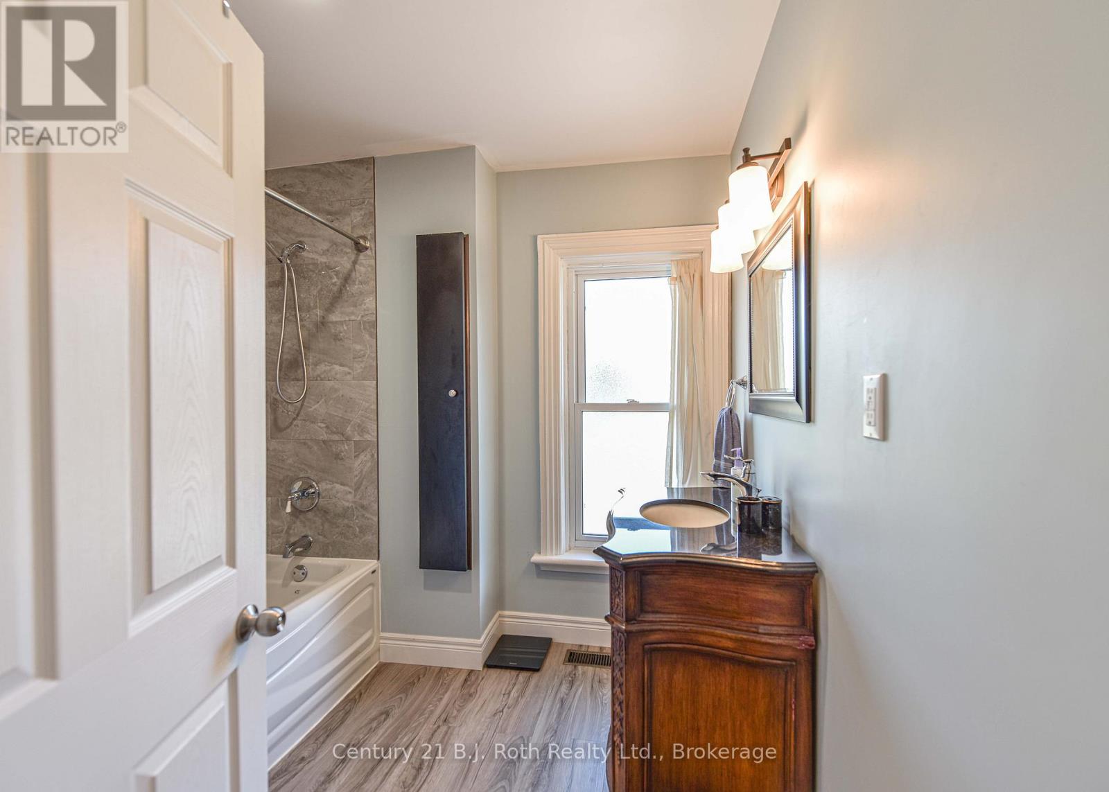 33 Sussex Street S, Kawartha Lakes, Ontario  K9V 3E7 - Photo 37 - X13447950