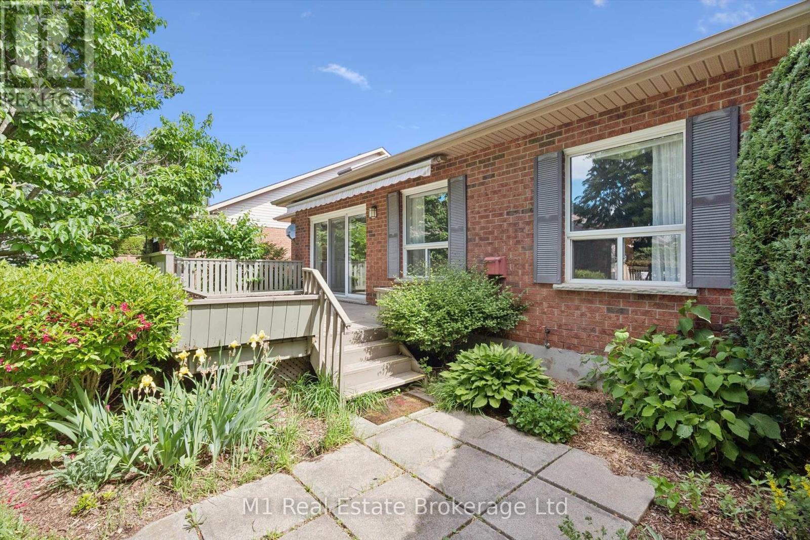 55 Honeysuckle Drive, Guelph, Ontario  N1G 4X7 - Photo 3 - X13449232