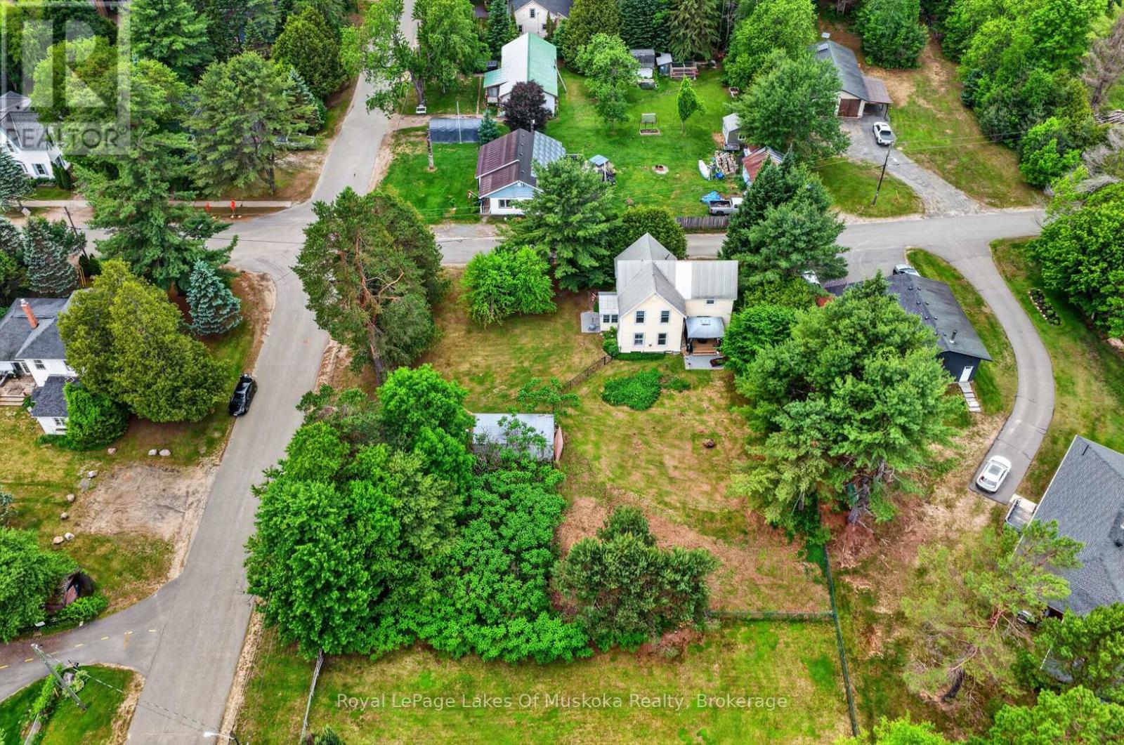 4 Spruce Street E, Lake Of Bays, Ontario  P0B 1A0 - Photo 33 - X13449238