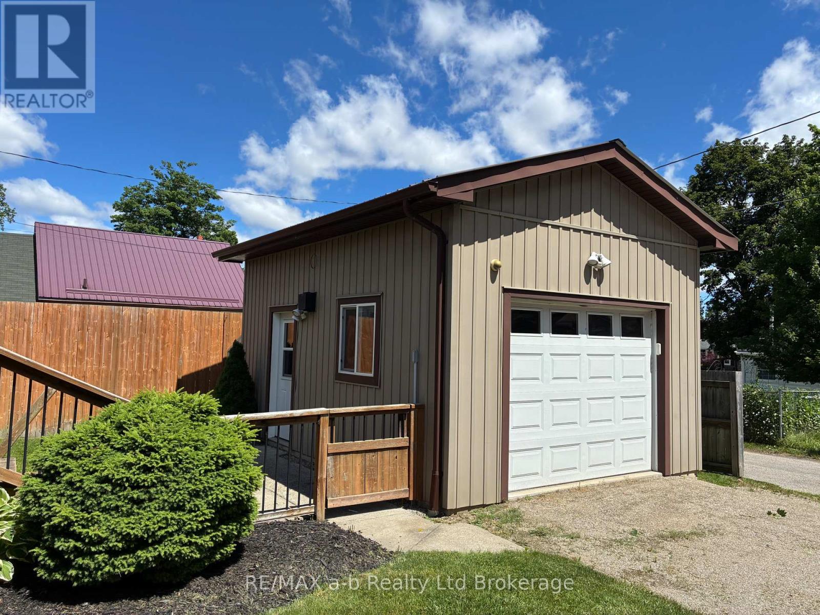 318 Broadway Street, Tillsonburg, Ontario  N4G 3S1 - Photo 2 - X13449804