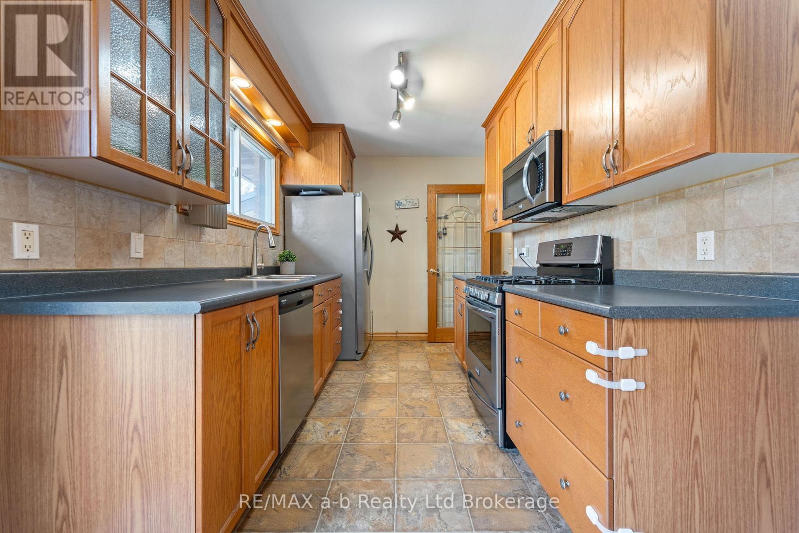 318 Broadway Street, Tillsonburg, Ontario  N4G 3S1 - Photo 5 - X13449804