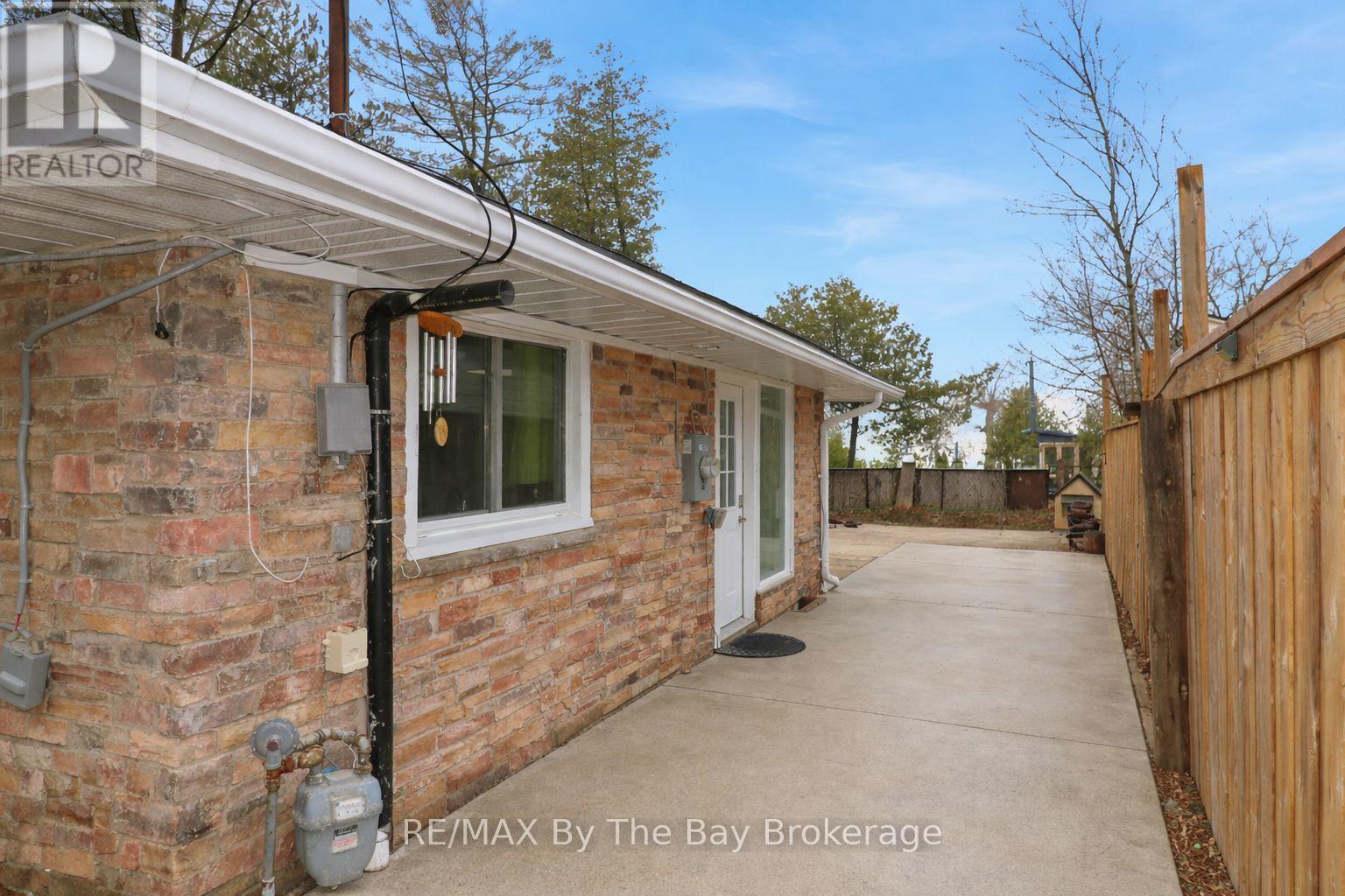 54 Homewood Avenue, Wasaga Beach, Ontario  L9Z 2M2 - Photo 11 - S13451232