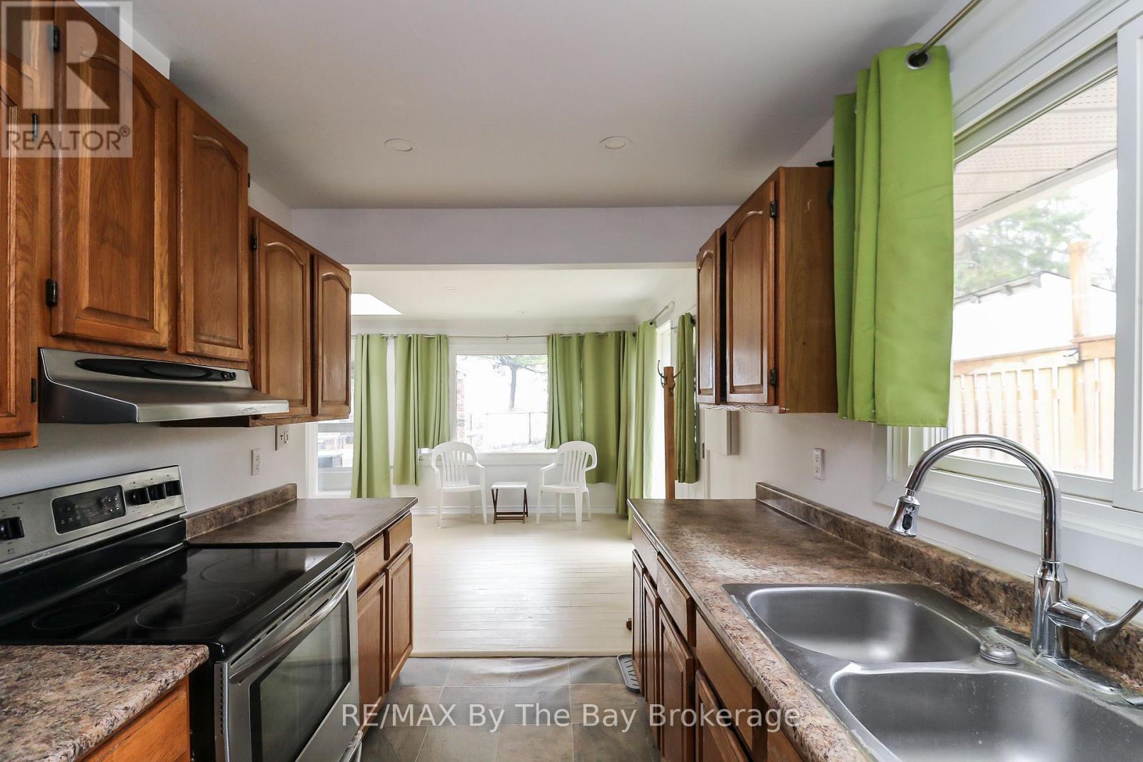 54 Homewood Avenue, Wasaga Beach, Ontario  L9Z 2M2 - Photo 16 - S13451232
