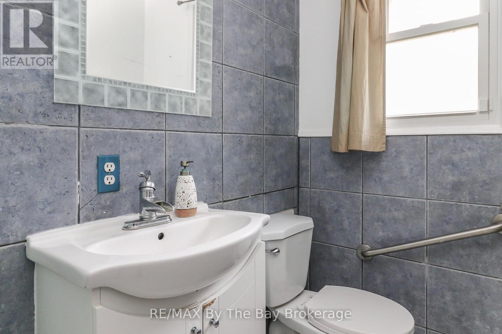 54 Homewood Avenue, Wasaga Beach, Ontario  L9Z 2M2 - Photo 33 - S13451232