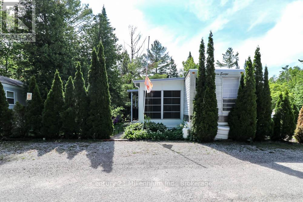 45 - 85 Theme Park Drive, Wasaga Beach, Ontario  L9Z 1X7 - Photo 3 - S13452740