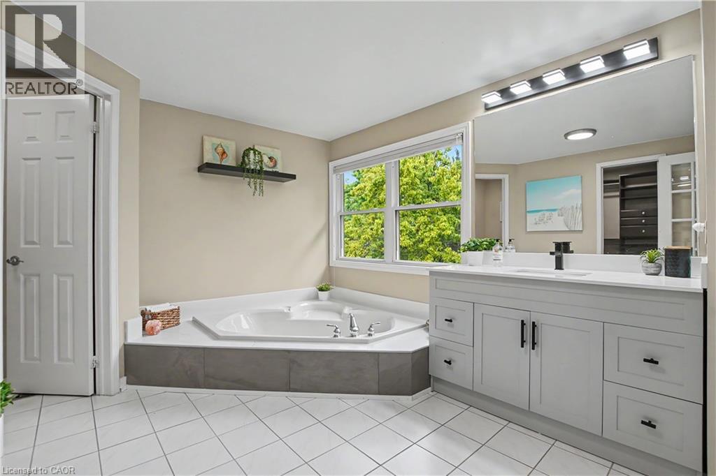 4237 Millcroft Park Drive, Burlington, Ontario  L7M 3V7 - Photo 32 - 40837684