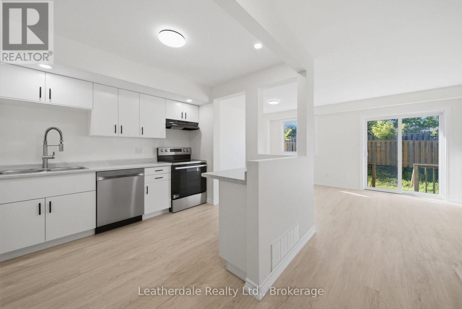 21 - 325 West Street N, Orillia, Ontario  L3V 7P4 - Photo 4 - S13453354