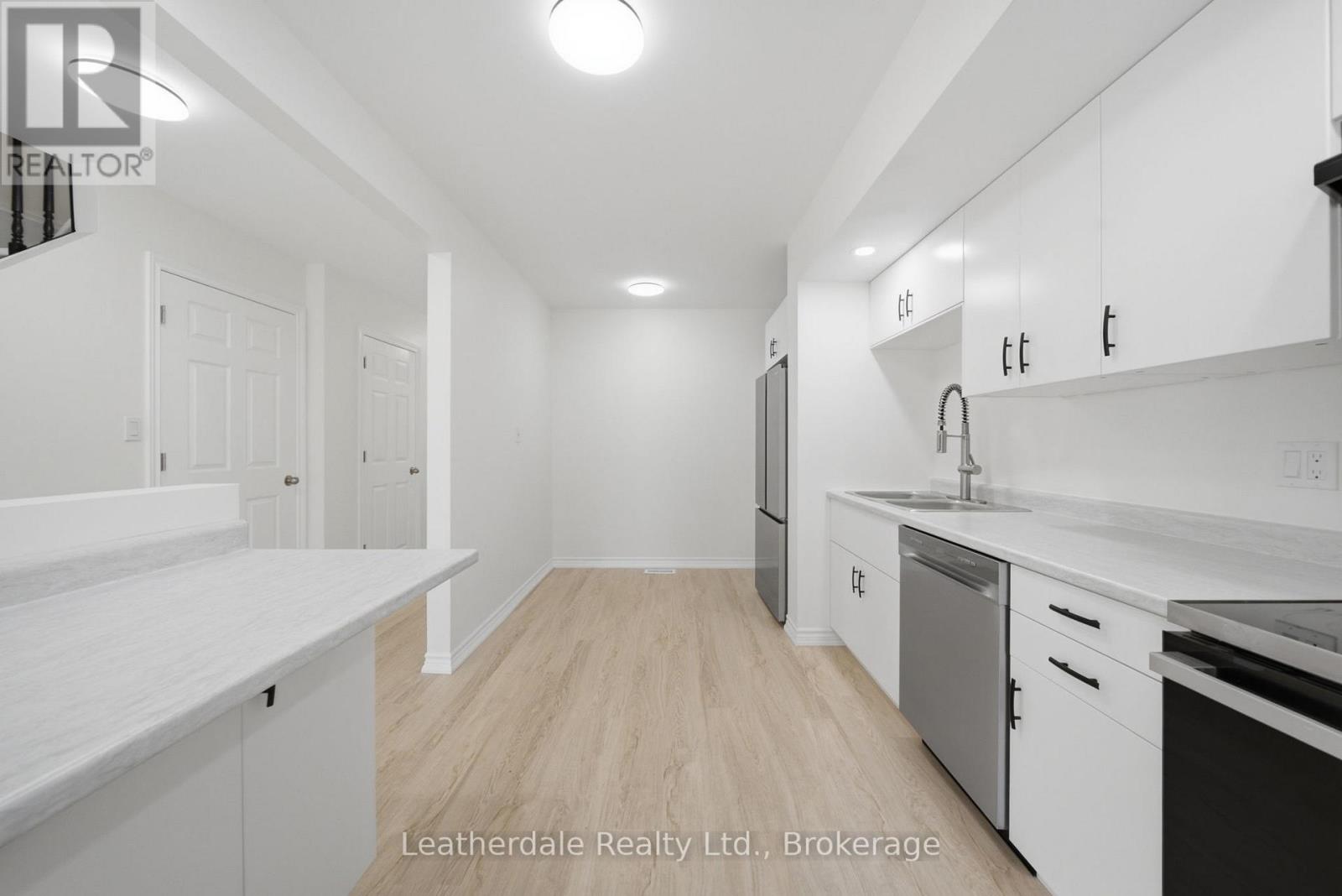 21 - 325 West Street N, Orillia, Ontario  L3V 7P4 - Photo 6 - S13453354