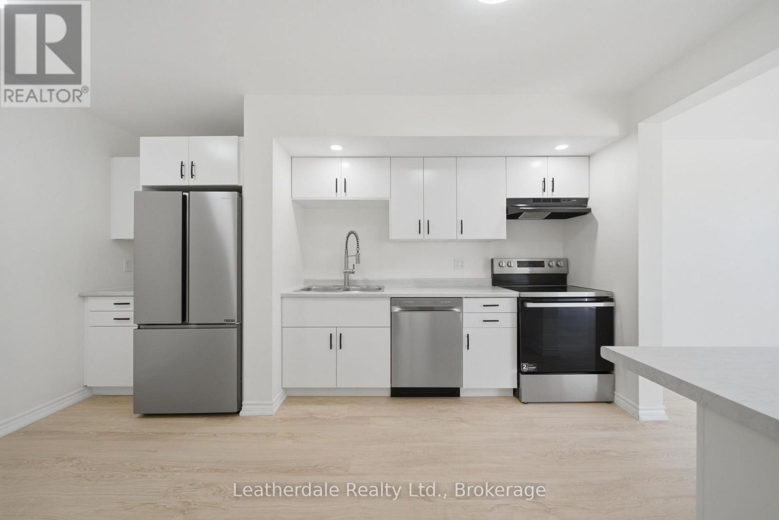 21 - 325 West Street N, Orillia, Ontario  L3V 7P4 - Photo 8 - S13453354