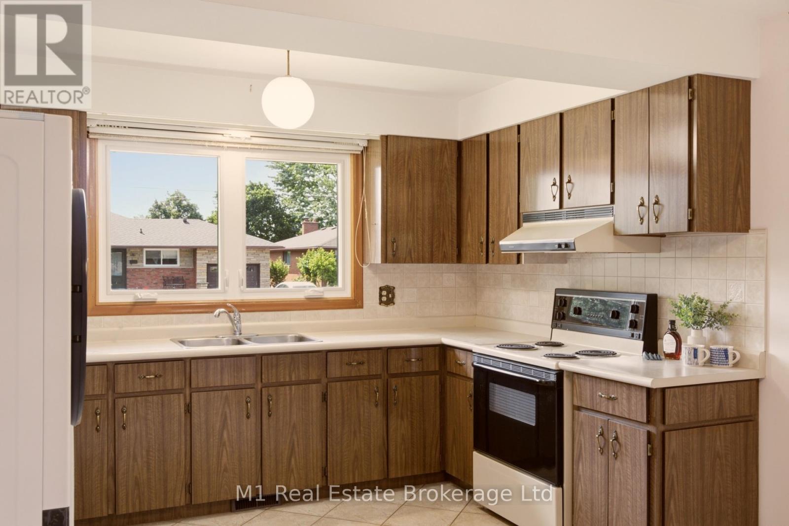 27 Palermo Crescent, Guelph, Ontario  N1E 2J8 - Photo 16 - X13453632