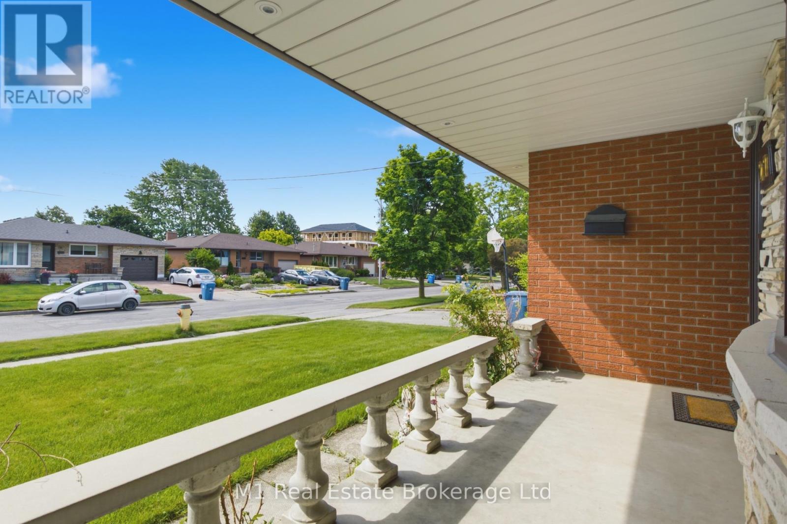 27 Palermo Crescent, Guelph, Ontario  N1E 2J8 - Photo 5 - X13453632