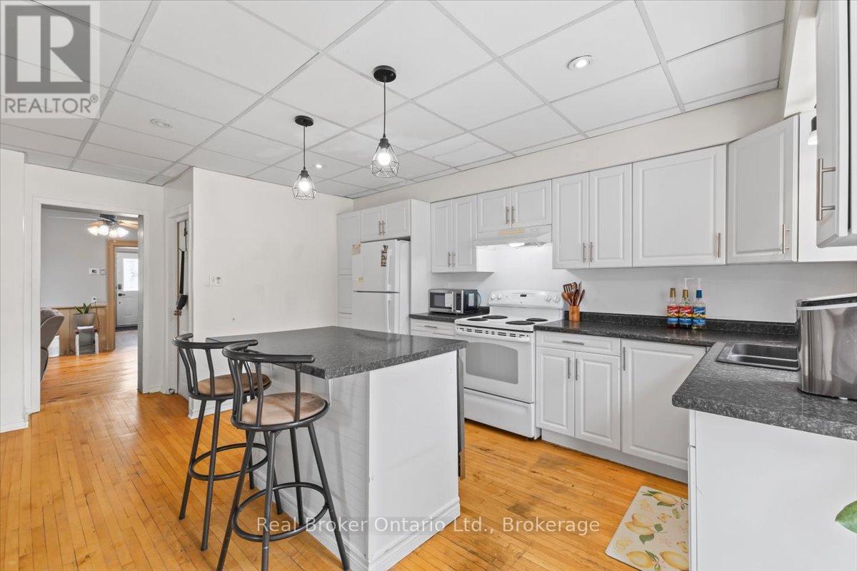 115 Durham Street W, Brockton, Ontario  N0G 2V0 - Photo 3 - X13453794