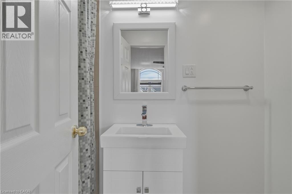 144 Benziger Lane, Stoney Creek, Ontario  L8E 6G6 - Photo 44 - 40840289