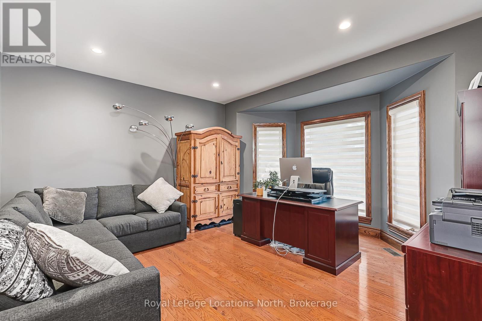 44 Blackburn Avenue, Clearview, Ontario  L0M 1P0 - Photo 10 - S13454120