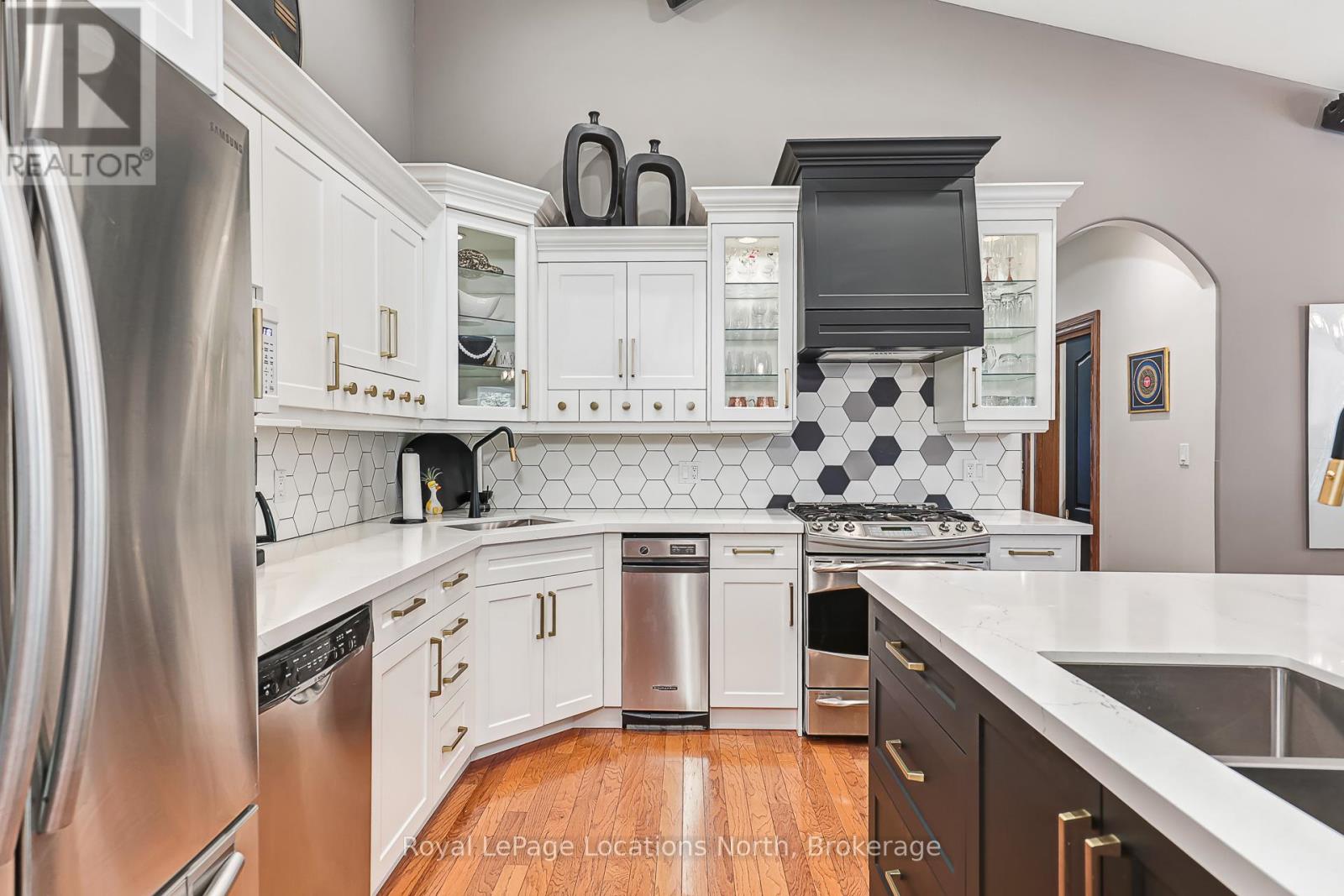 44 Blackburn Avenue, Clearview, Ontario  L0M 1P0 - Photo 19 - S13454120