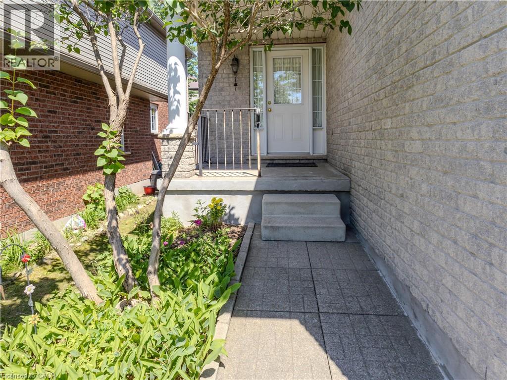 212 Sleaford Street, Waterloo, Ontario  N2J 4Z8 - Photo 3 - 40839253