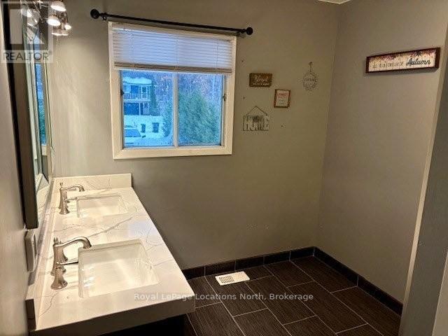 40 Rue Vanier, Tiny, Ontario  L9M 0J2 - Photo 9 - S13454966
