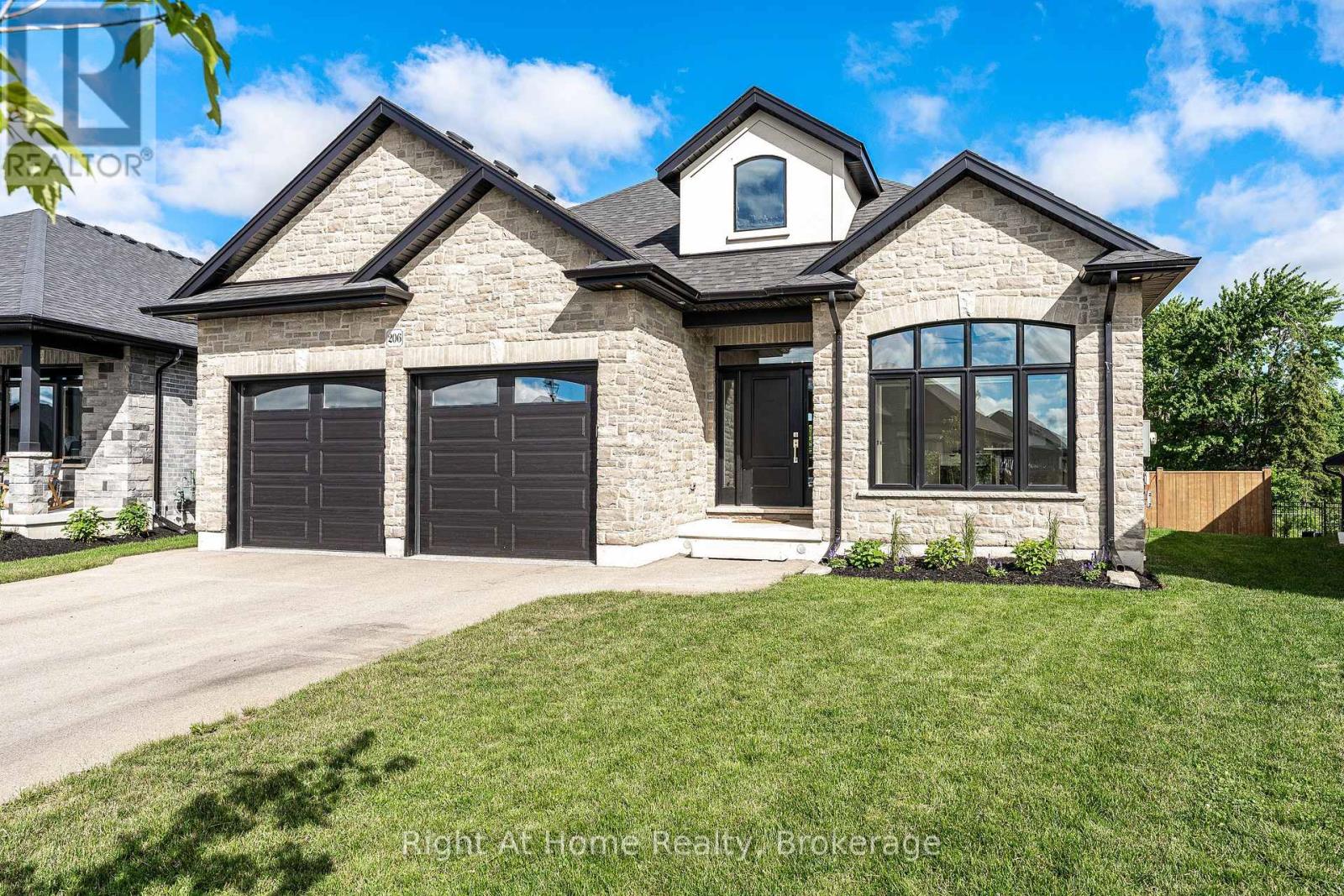 206 Orr Street, Stratford, Ontario  N5A 0J7 - Photo 2 - X13454892