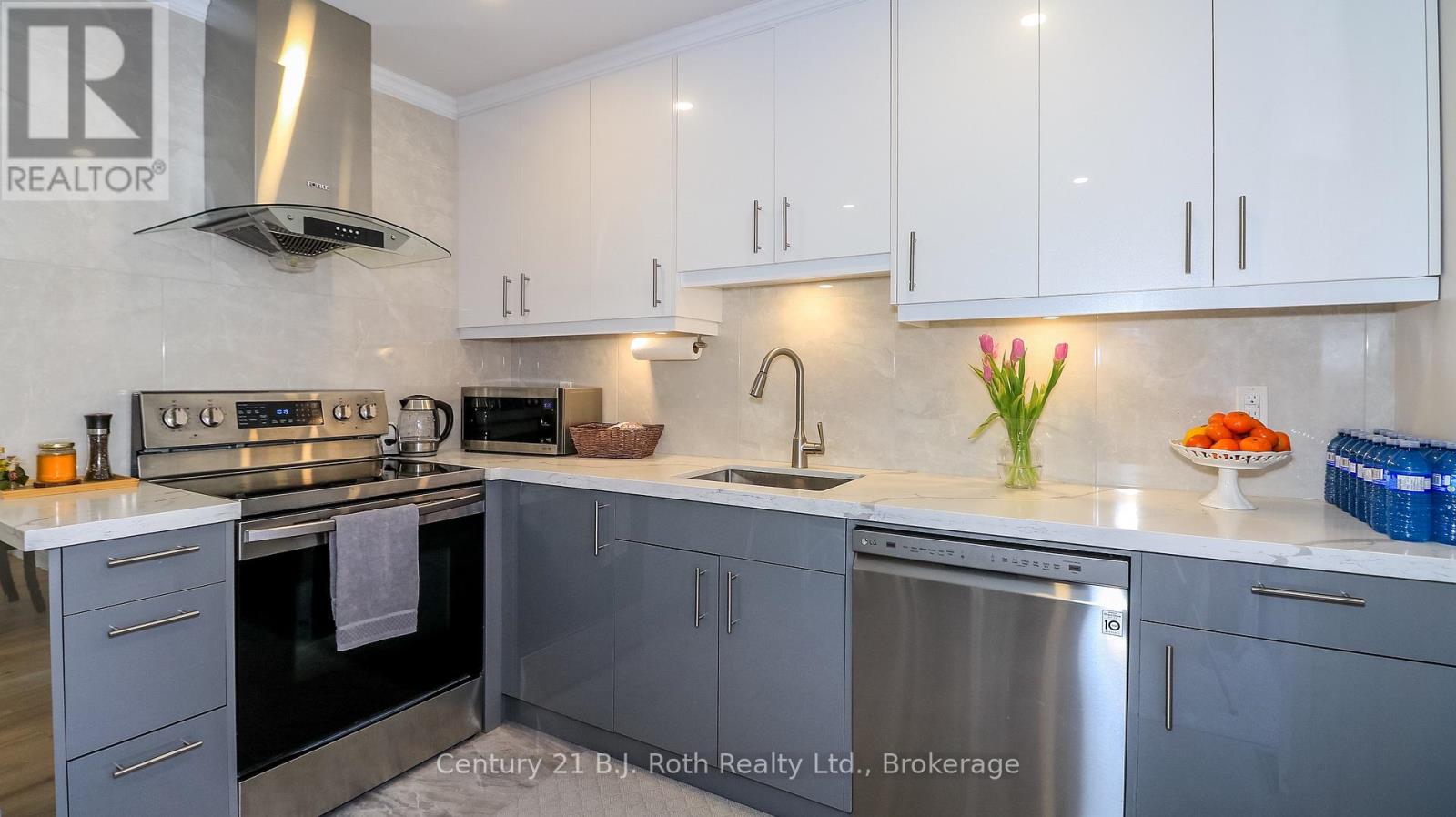 156 The Westway, Toronto, Ontario  M9P 2C1 - Photo 13 - W13455106
