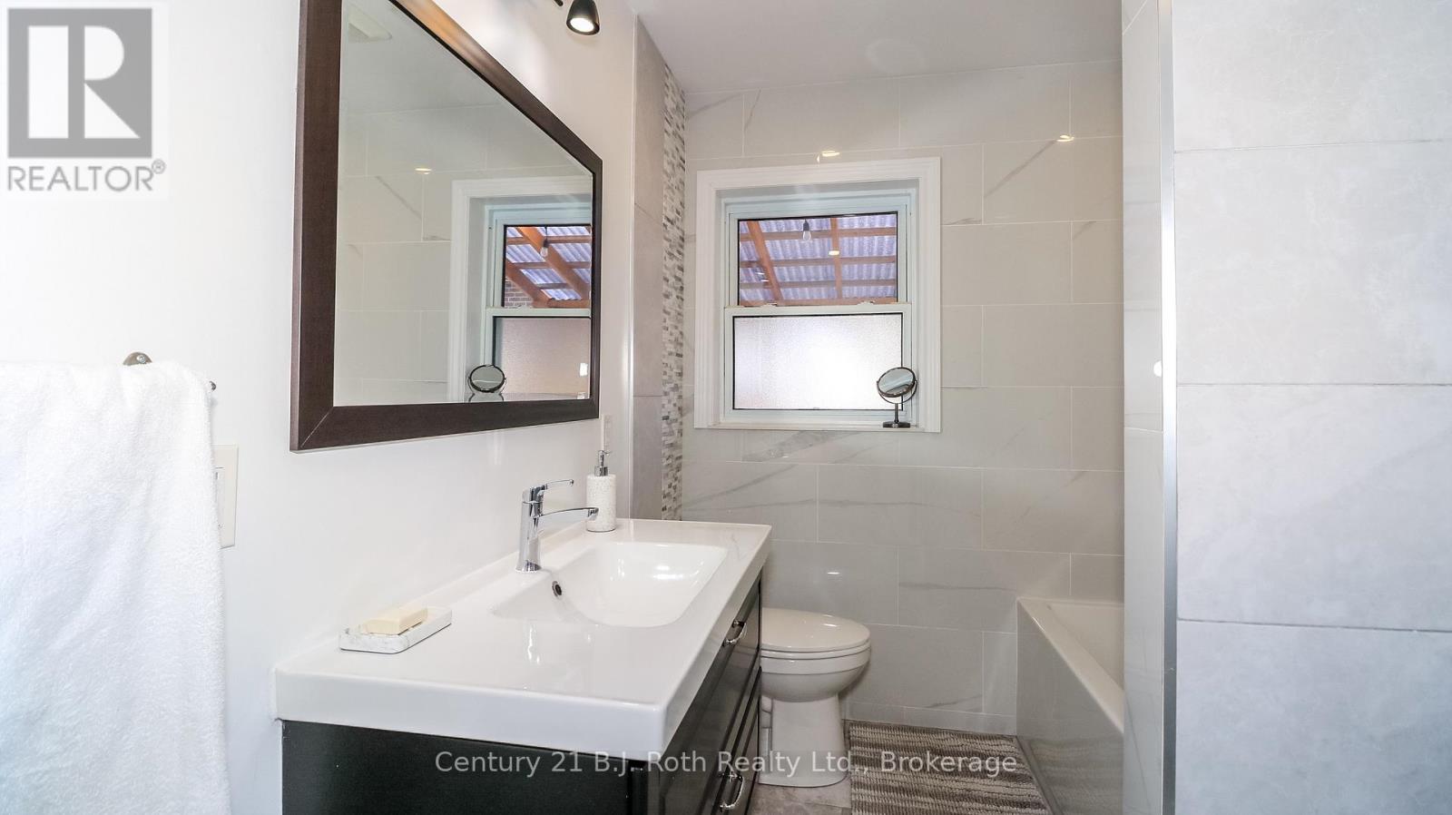 156 The Westway, Toronto, Ontario  M9P 2C1 - Photo 16 - W13455106