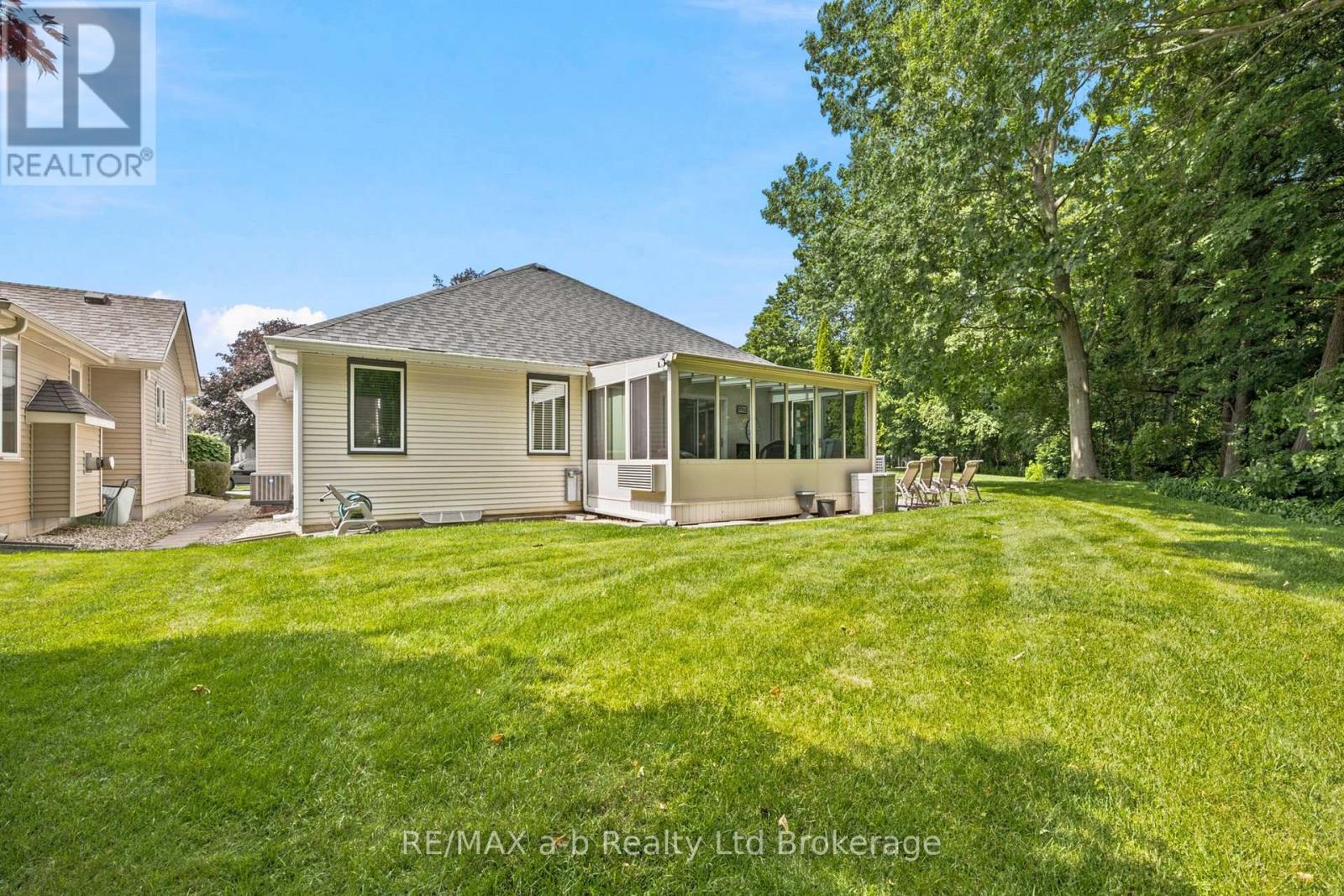 32 Wilkins Crescent, Tillsonburg, Ontario  N4G 5M6 - Photo 6 - X13457574