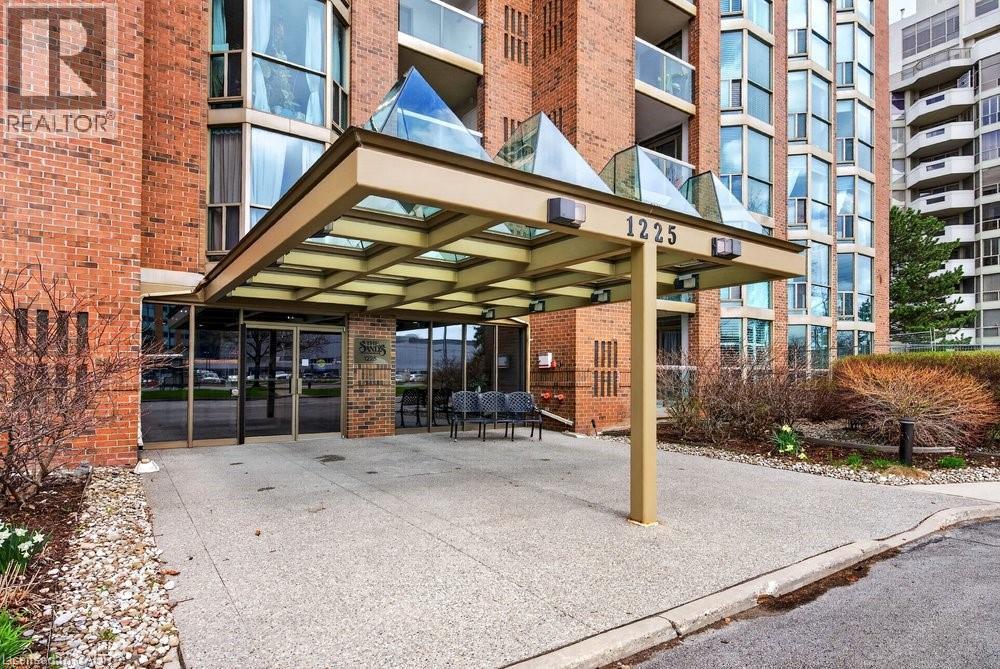 1225 North Shore Boulevard E Unit# 710, Burlington, Ontario  L7S 1Z6 - Photo 2 - 40840415
