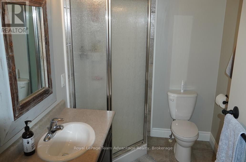 40 Winnifred Avenue E, Parry Sound, Ontario  P2A 2E7 - Photo 11 - X13457918