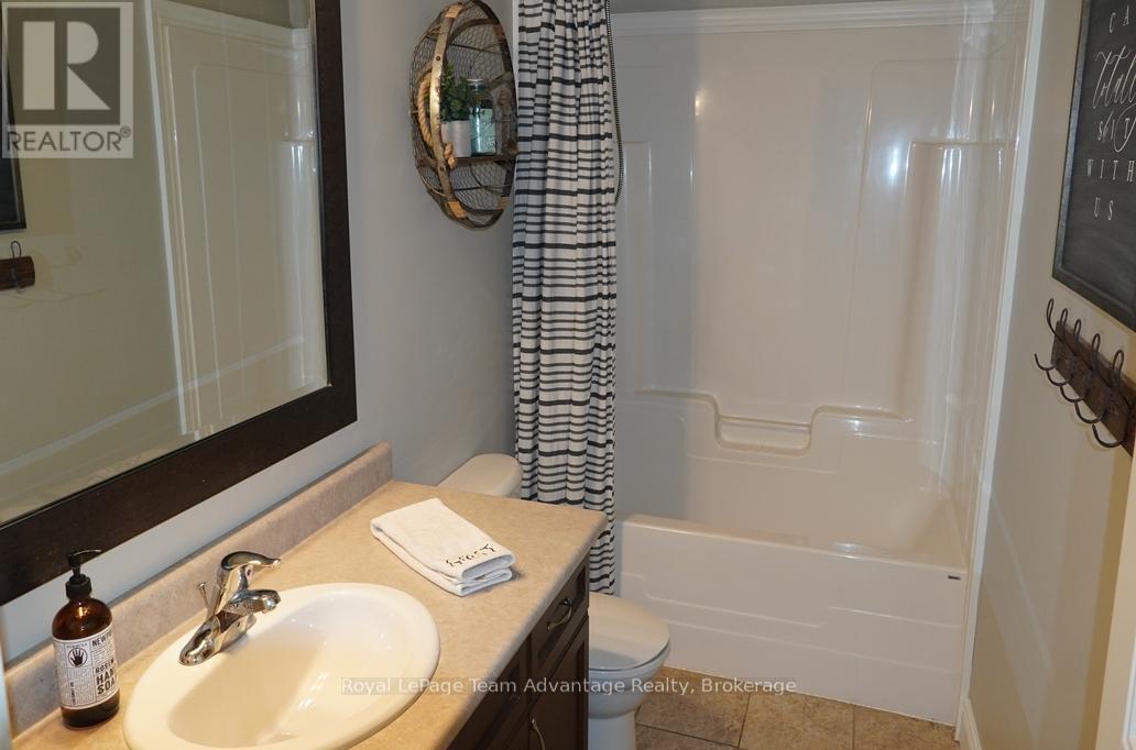 40 Winnifred Avenue E, Parry Sound, Ontario  P2A 2E7 - Photo 12 - X13457918